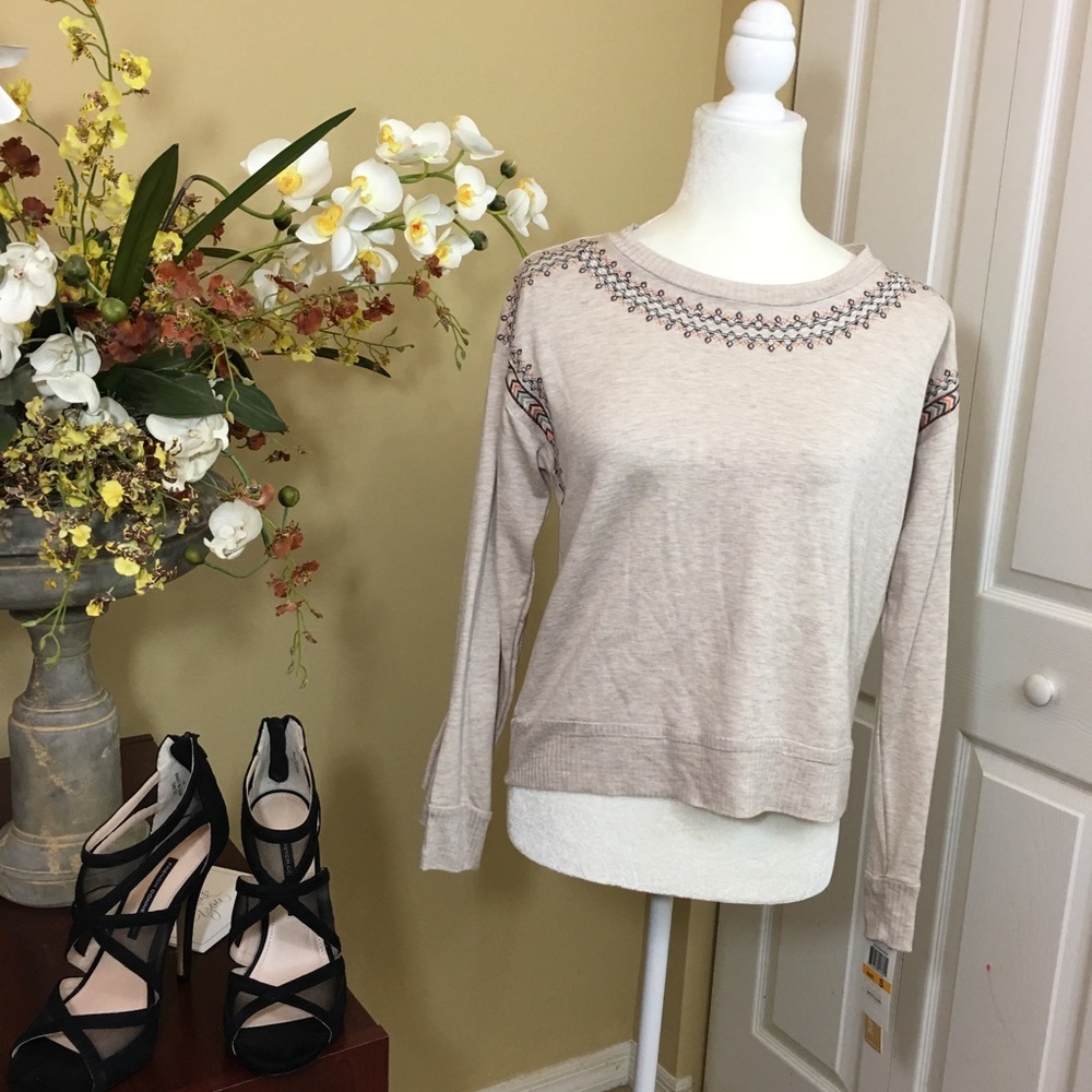 TAKARA EMBROIDERED RUFFLE DETAIL LONG SLEEVE TOP, SIZE S (NWT)‎